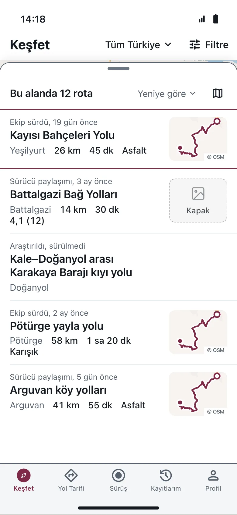 Keşfet ekranı: bölgedeki rotaların listesi; her satırda kaynak etiketi, rota adı, uzunluk ve süre.